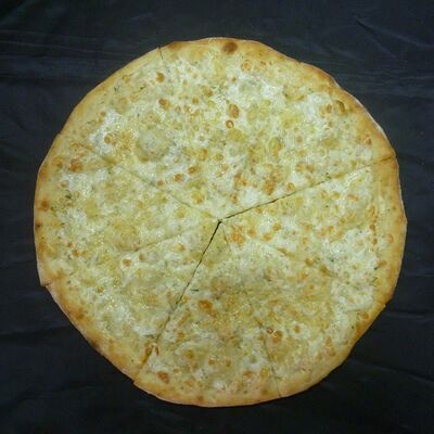 Сырная лепешка 30 см в Pizza Fest по цене 240 ₽