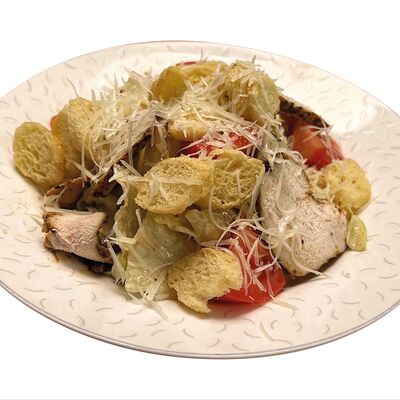 Салат Цезарь с курицей в Sopranos по цене 580 ₽