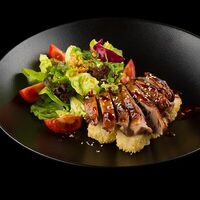 Салат с уткой хойсин в Kabuki