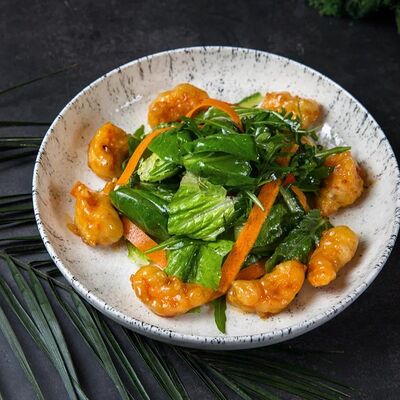 Микс салата с креветкой тэмпура в Эбби Noodles & Sushi Bar по цене 490