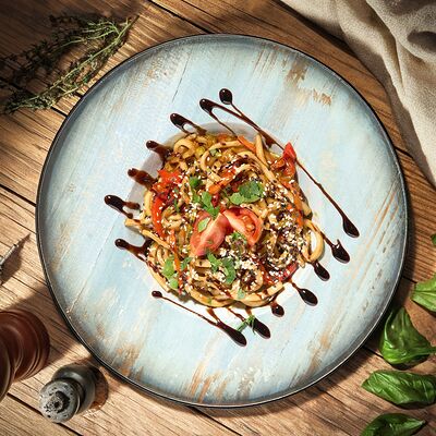 Wok с овощами в соусе терияки в Luna Urban по цене 650 ₽