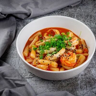 Токпокки с кальмаром и креветками в Duran Bar & Grill по цене 619