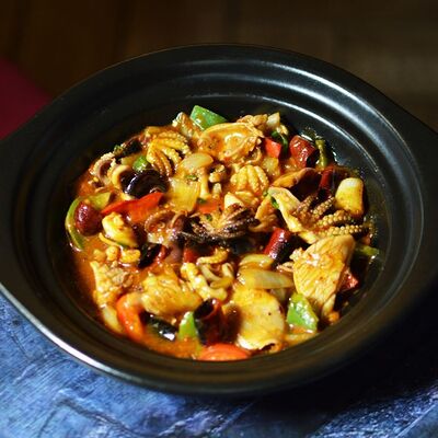 Осьминог с кальмаром жареные в устричном соусе в Go-Boo по цене 799 ₽