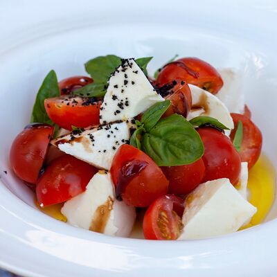 Салат Капрезе в Mybion по цене 650 ₽
