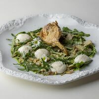 Карпаччо из артишоков с руколой, пармезаном и соусом из травв Wine and Crab