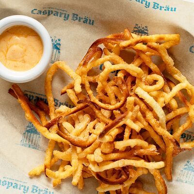 Чечил, жаренный до хруста, с острым сливочным соусом в CASPARY BRAU по цене 390 ₽