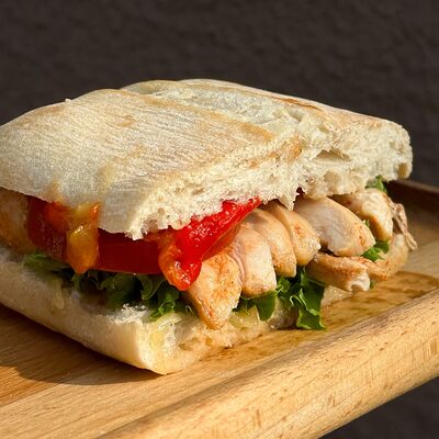 Сэндвич с курицейв Сгущенка по цене 490 ₽