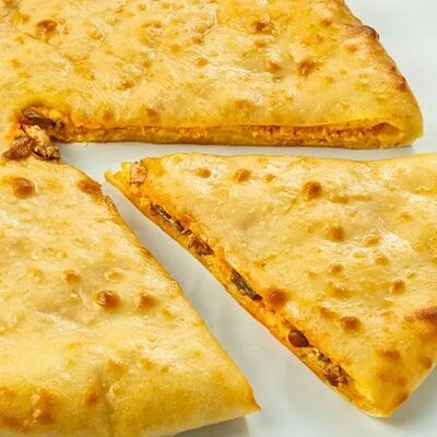 Пирог с курицей, грибами и сыром в Алпироги по цене 990 ₽