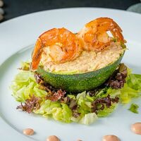 Авокадо с креветками в Ресторан Воробьёвы Горы PREMIUM