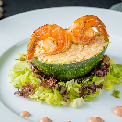 Авокадо с креветками в Ресторан Воробьёвы Горы PREMIUM по цене 1139 ₽