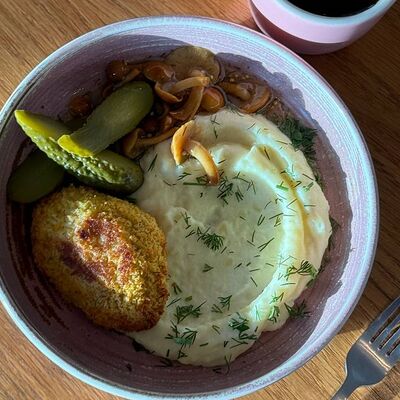 Картофельное пюре с куриной котлеткой в Ранняя пташка по цене 630 ₽