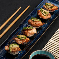 Ролл с лососем гриль и крабом в Mojo