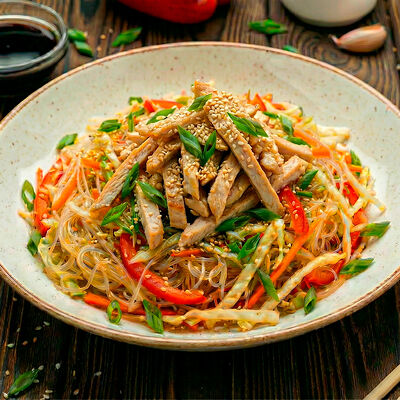 Салат с фунчозой и курицей в Место Про Тесто по цене 235 ₽