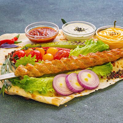 Люля-кебаб куриный в ланч боксе в Точка гриль по цене 570 ₽