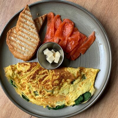 Омлет с лососем в Extrovert по цене 480 ₽