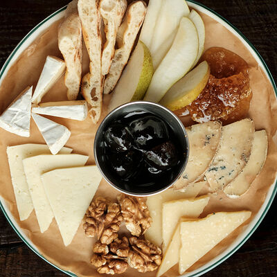 Пармезан, камамбер, пекорино в Dacha restaurant по цене 1590 ₽