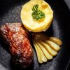 Говяжьи котлеты с картофельным пюре и солеными огурчиками в Ньокки по цене 890