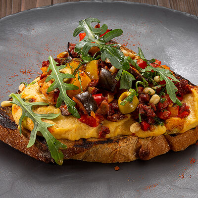 Брускетта с хумусом и овощами в Goodman по цене 450