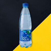 Вода BonAqua газированная в Чуррос и bubble tea