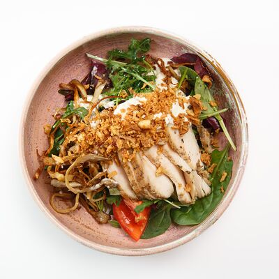 Салат с цыпленком, вешенками, зеленью и медовой горчицей в White Fox Cafe по цене 775 ₽