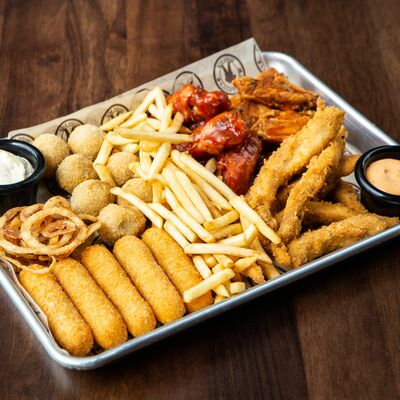 Кило закусок в John Gilroys по цене 2900 ₽