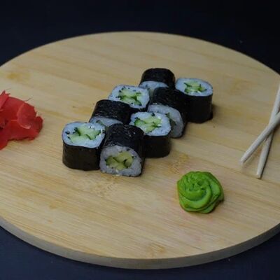 Ролл с огурцом в Yo! Sushi по цене 200 ₽