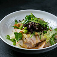 Пастрами из филе индейки с дыней и бобами эдамаме в Corner Grill