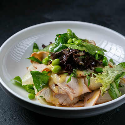 Пастрами из филе индейки с дыней и бобами эдамаме в Corner Grill по цене 640 ₽