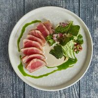 Стейк из тунца в Is Ku Sushi Ramen Bar