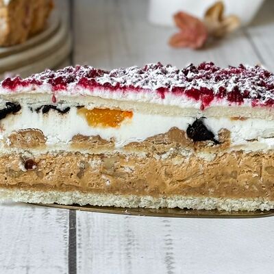 Торт Сливочно-карамельный с малиной в Малатан по цене 390 ₽