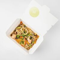 Wok и салат в Restorun