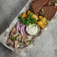 Сельдь слабосоленая с бородинскими гренками в Гриль бар BQ