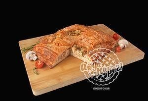 Пирог с курицей, грибами и луком в АйДаПирог по цене 900 ₽