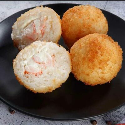 Рисовые шарики с креветкой в Суши Мастер по цене 229 ₽