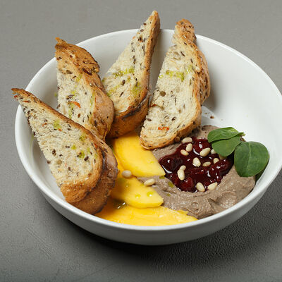 Паштет куриный с вишневым соусом в Диккенс по цене 330 ₽