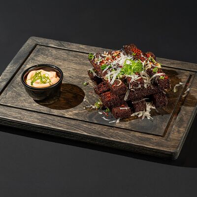 Гренки чесночные с пармезаномв Вечно Молодой по цене 480 ₽