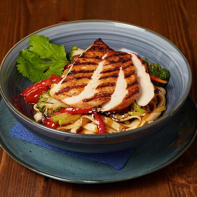 Вок с курицей в Bullet Bar по цене 650 ₽