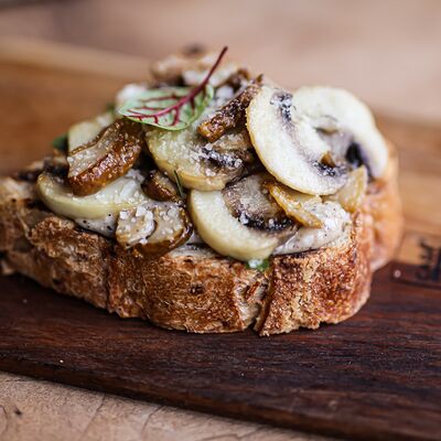 Брускетта с грибами в Chalet River Club по цене 550 ₽