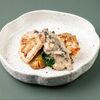 Куриное бедро с молодым картофелем и грибным жюльеномв Историческая кофейня Максим по цене 880
