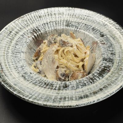 Лингвини с курицей и шампиньонамив Устрицы & танцы по цене 910 ₽