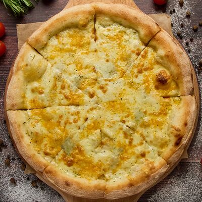 Пицца Четыре сыра в Rozanna по цене 565 ₽