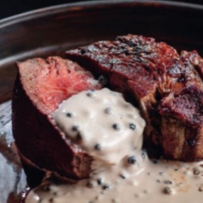 Стейк из говядины с перечным соусом в О`Briens по цене 1379 ₽