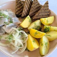 Сельдь с отварным картофелем в Пинта