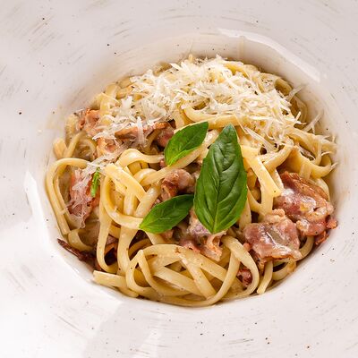 Спагетти Карбонара с пастой бавети в Близкие по цене 410 ₽