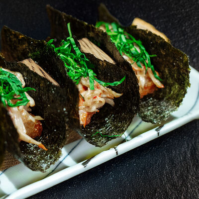 Криспи-райс с крабом в Self Edge Japanese по цене 1590 ₽