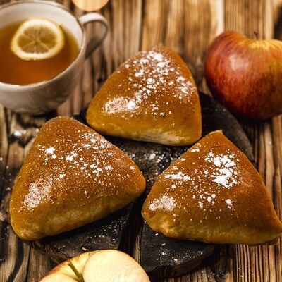 Пирожки Сладкое Яблочко в Helen eat по цене 275 ₽