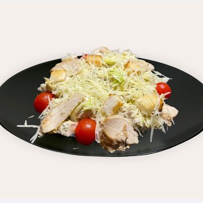 Салат Цезарь с курицейв Red Drakon по цене 729 ₽