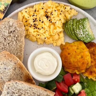 Скрэмбл с авокадо в Luffy Coffee & Art по цене 2800 ₸