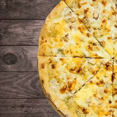 Пицца Сырная цыпа в PIZZA LAB по цене 620 ₽