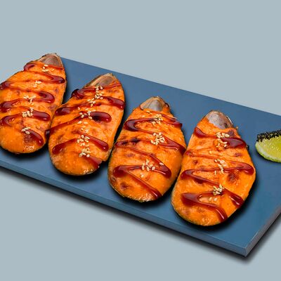 Запеченные спайси-мидии в НАШИ СУШИ по цене 930 ₽